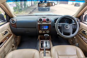Аренда авто Isuzu MU7 - фото 3